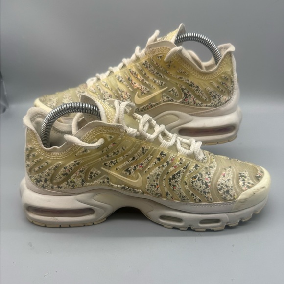 Nike Air Max Plus Phantom Silver AR0970-002 Women Shoe Size 9.5 Walking Gym - Picture 2 of 7